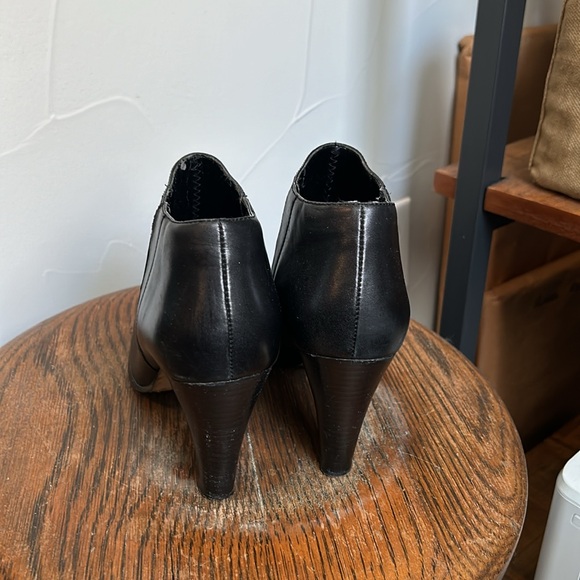 TAHARI Black Genuine Leather High Heel Booties - Picture 2 of 12